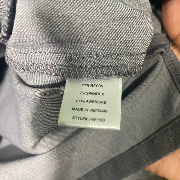 Figs Scrub Top Small Gray Technical Collection Casma V-Neck Three Pocket - Picture 11 of 13